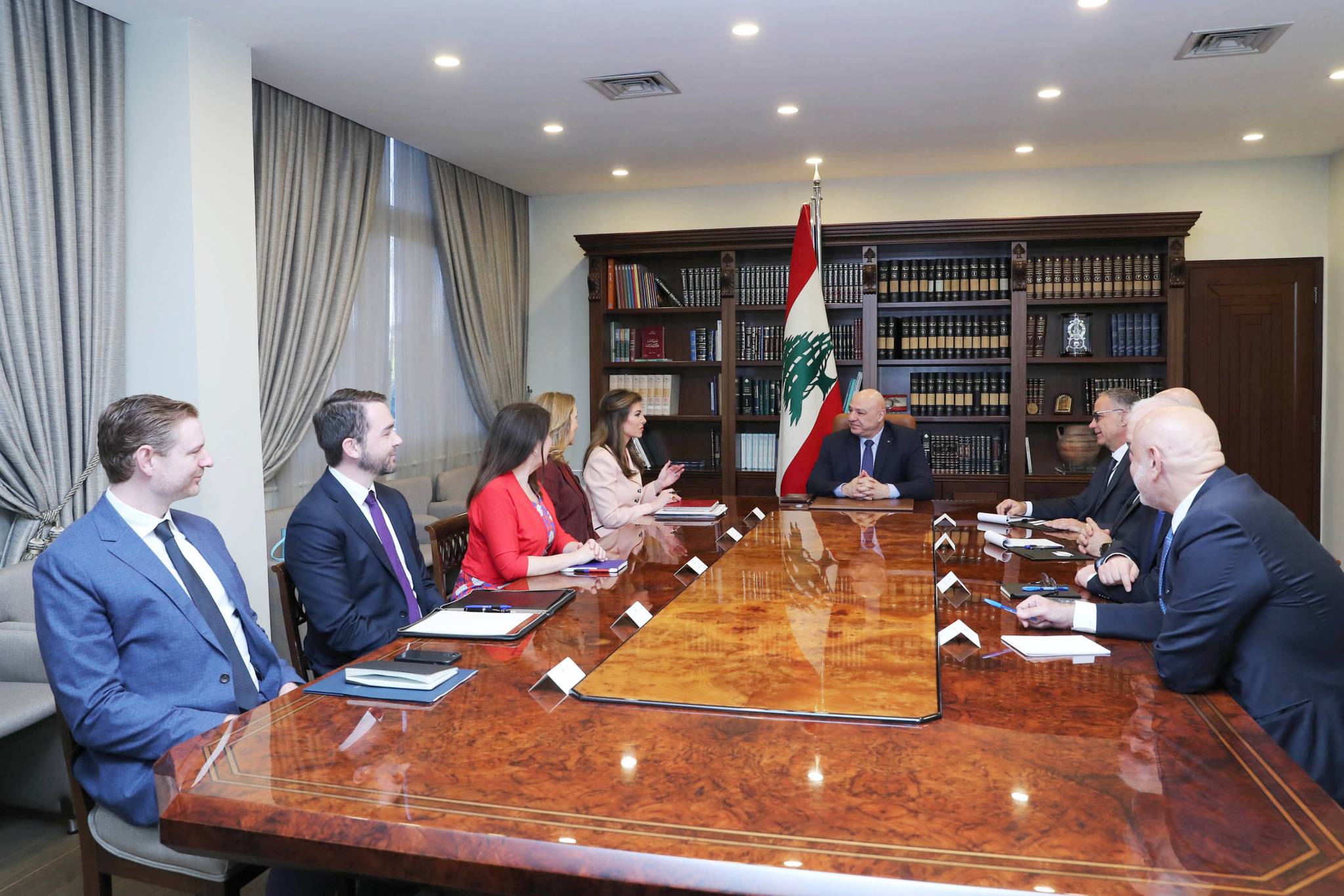 لبنان يستوعب زيارة اورتاغوس بأجواءٍ «جيدة وبنّاءة» خارج خطاب التهديد الأميركي
مجلس الوزراء يتجه لإقرار إعادة هيكلة المصارف... والإصلاح والدمج للمتعثرة