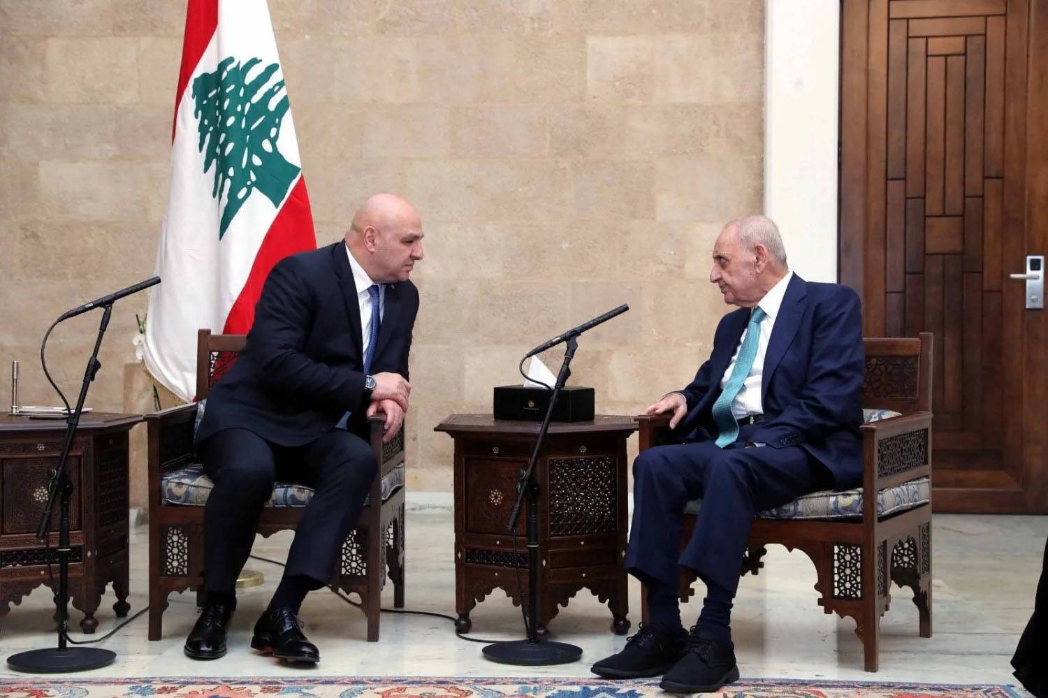 عون مُتمسّك بالتفاهمات مع «الثنائي»: لا تسرّع بملف السلاح
واشنطن لا تتراجع عن ضغوطها... لكن لا تضع جدولاً زمنياً
غارات «إسرائيليّة» جنوباً... قائد الجيش: الأمن الداخلي مضبوط