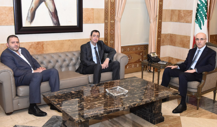 وزير الداخلية بحث مع زواره الأوضاع العامة وشؤونا إنمائية