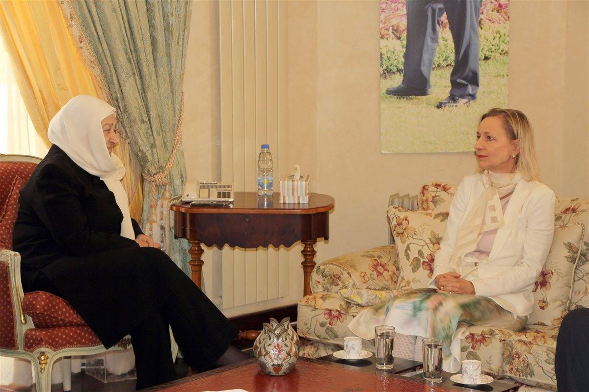 بهية الحريري التقت مديرة الأونروا في لبنان 
وتأكيد على  استمرار عمل الوكالة
