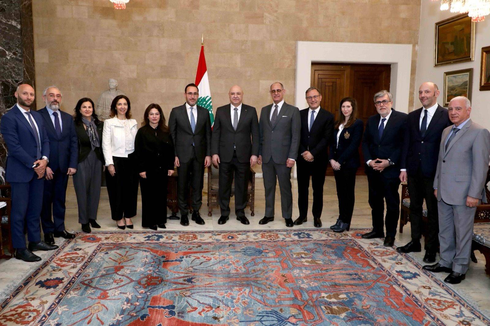 وفدٌ من RDCL يزور رئيس الجمهوريّة:

وضع امامه مشروعه لتغطية 15 قطاعا
