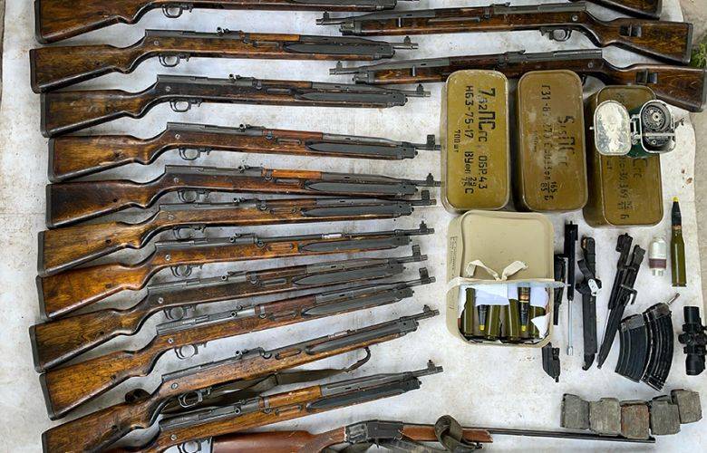 الجيش: توقيف أشخاص في البقاع وعاليه
والشمال والجنوب ضمن إطار التدابير الأمنيّة