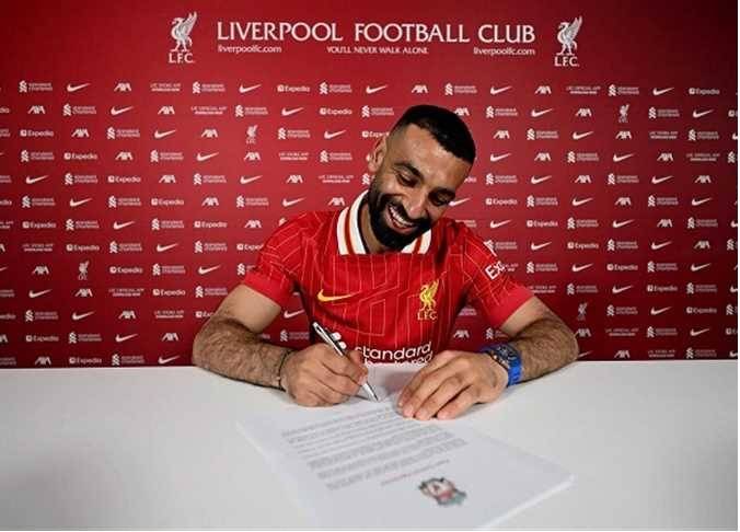 صلاح يجدد عقده مع ليفربول لمدة موسمين