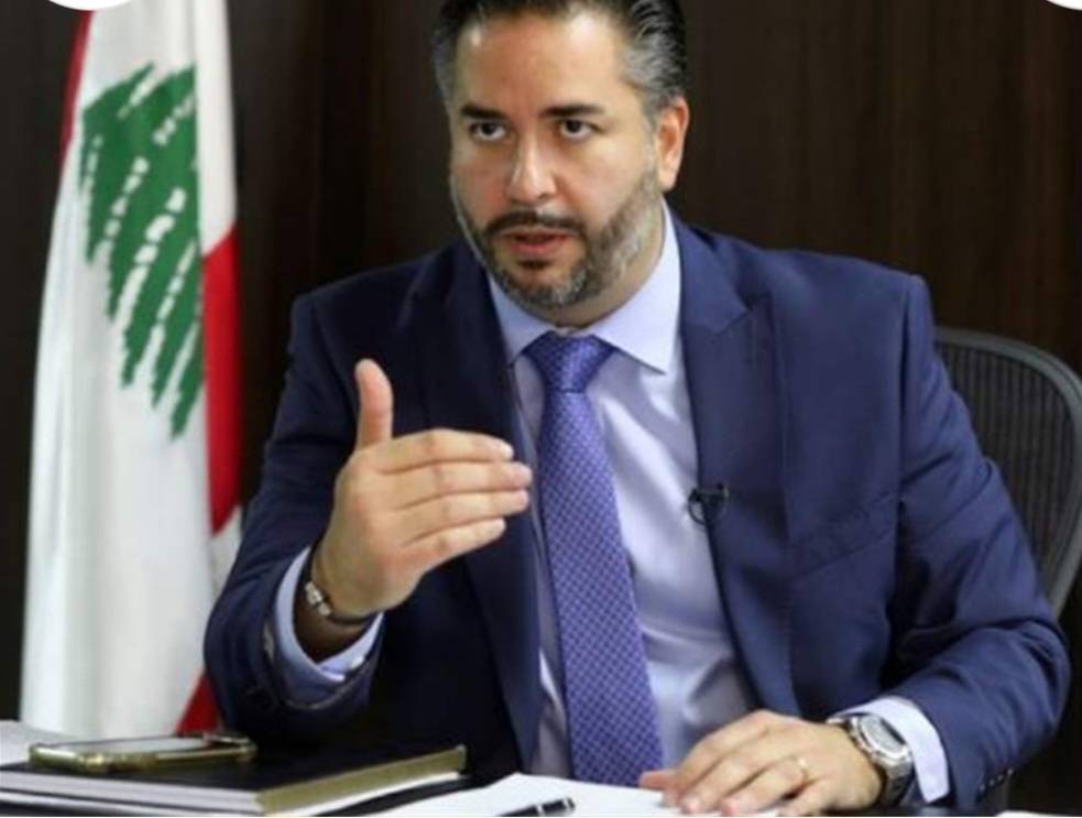 أمين سلام خارج نقابة المحامين في طرابلس