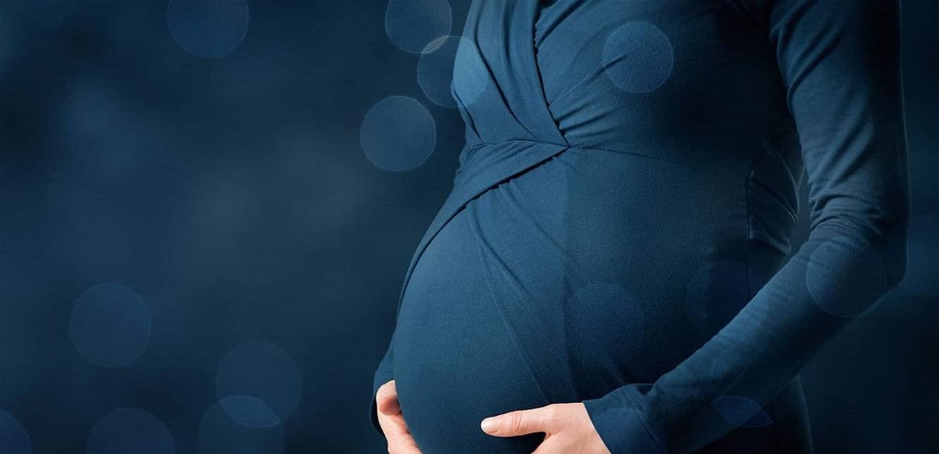 بعد عام من زواجها من رجل أعمال... فنانة تُرزق بابنها الأوّل