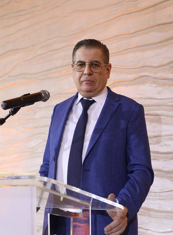 رئيس نادي الأنوار: إتحاد الكرة الطائرة يمثّلنا
ونأمل بإعادة كأس البطولة الى الجدَيدة