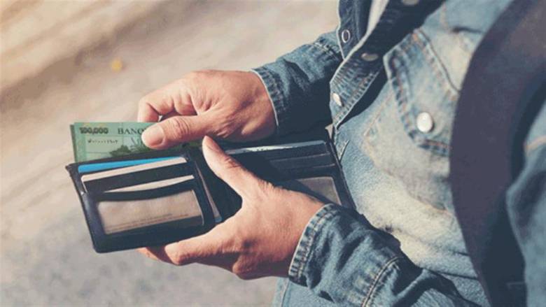 تحسينات على الأجور يوم الاثنين؟