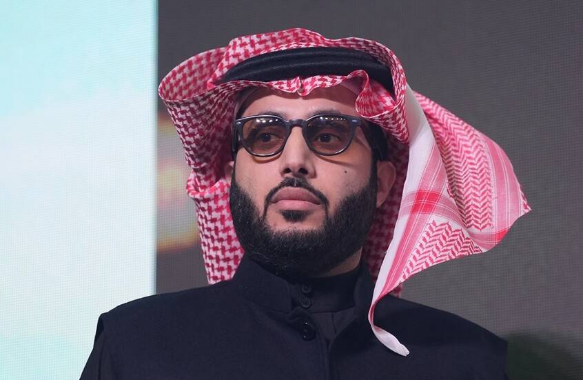 ثاني أغلى مذيع عربي بعد عمرو أديب