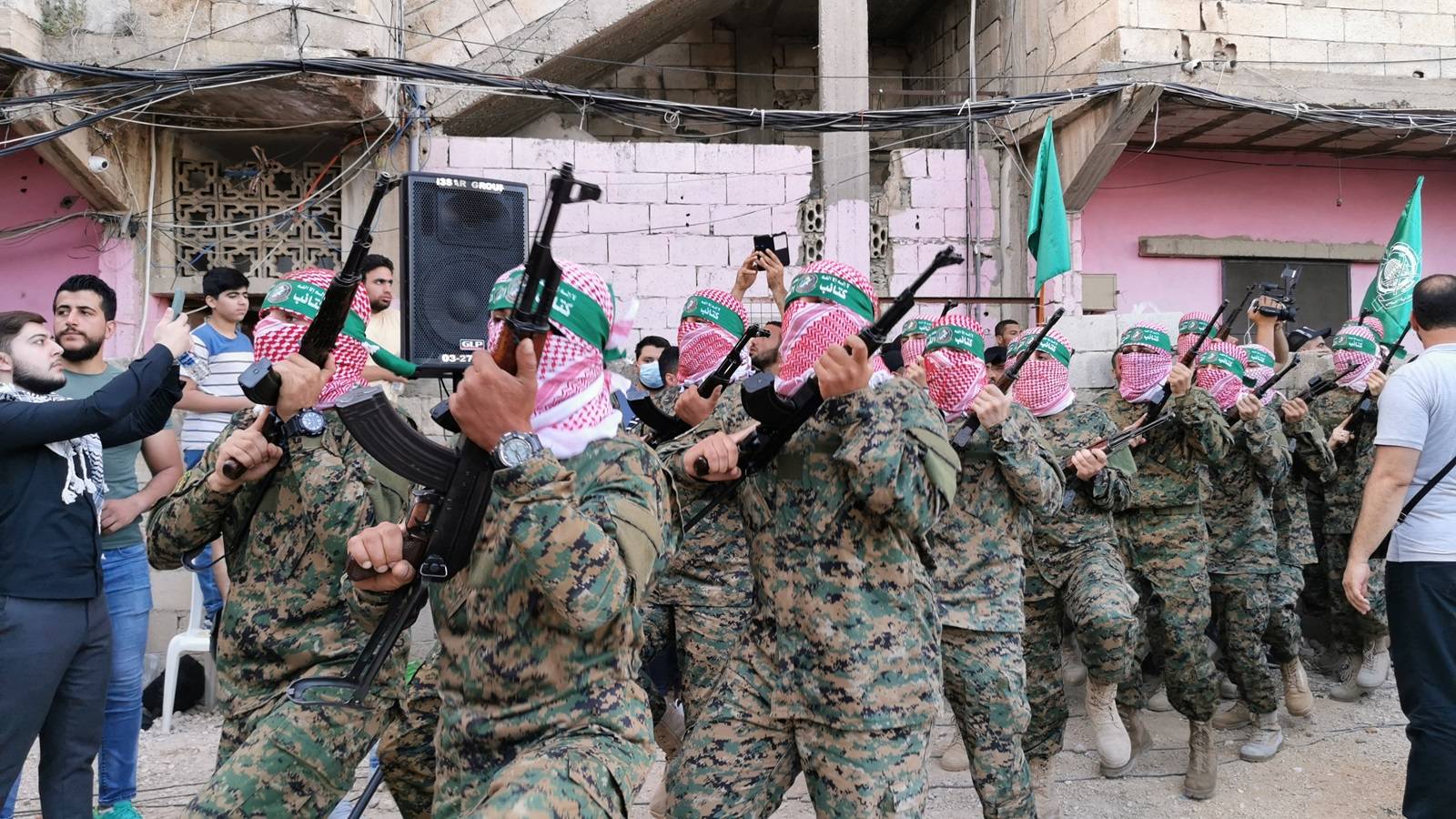 بالأسماء والمواقع... خلايا متشددة تُعيد تنظيم صفوفها من قلب المخيمات الفلسطينية!
