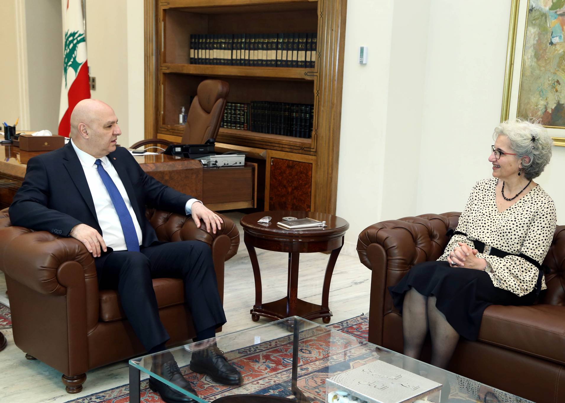 اطلع من وزيرة التربية على عمل الوزارة والأولويّات التي تعمل عليها
عون: لبنان بحاجة لمغتربيه... وعلى الدولة تأمين الاستقرار لتشجيعهم على الاستثمار
خطورة المخدرات تفوق الإرهاب والفساد... ولتسهيل عمل شركات الإسمنت تمهيداً لإعادة الاعمار