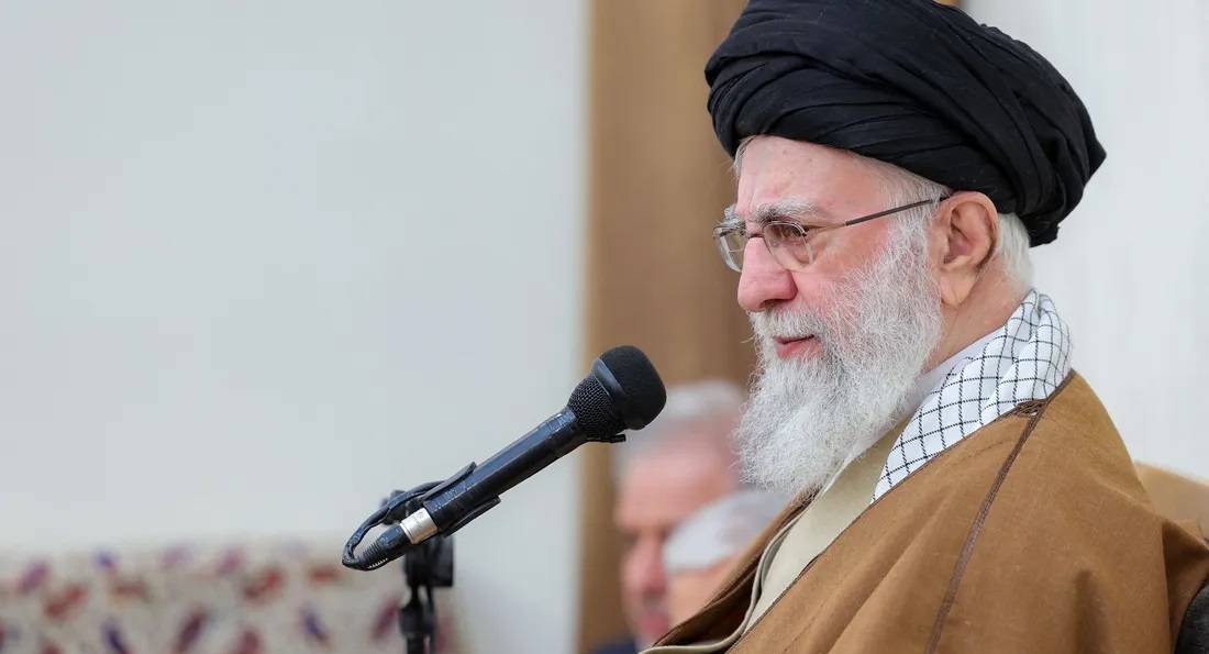 أول تعليق من خامنئي على انفجار بندر عباس