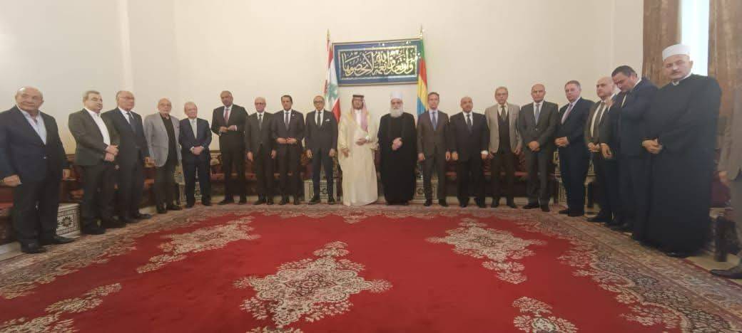 شيخ العقل التقى سفراء عرباً ومعتمدين في لبنان:
ما حصل ‏في سورية مشروع فتنة وندعو الدول لتحمّل ‏مسؤولياتها
