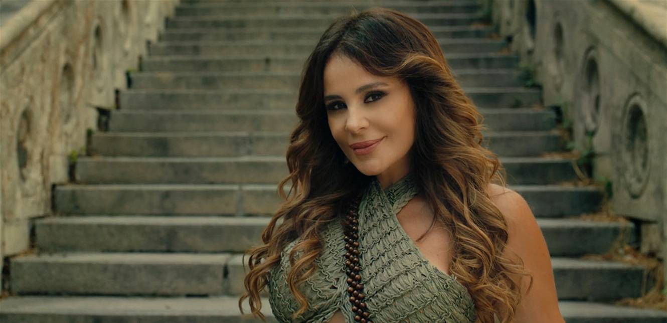 من أمام البحر في لبنان... فنانة مصريّة تُوجّه رسالة لكارول سماحة هذا مضمونها