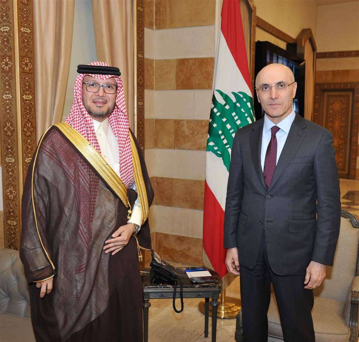 وزير الداخلية عرض الاوضاع وسبل التعاون مع السفير بخاري