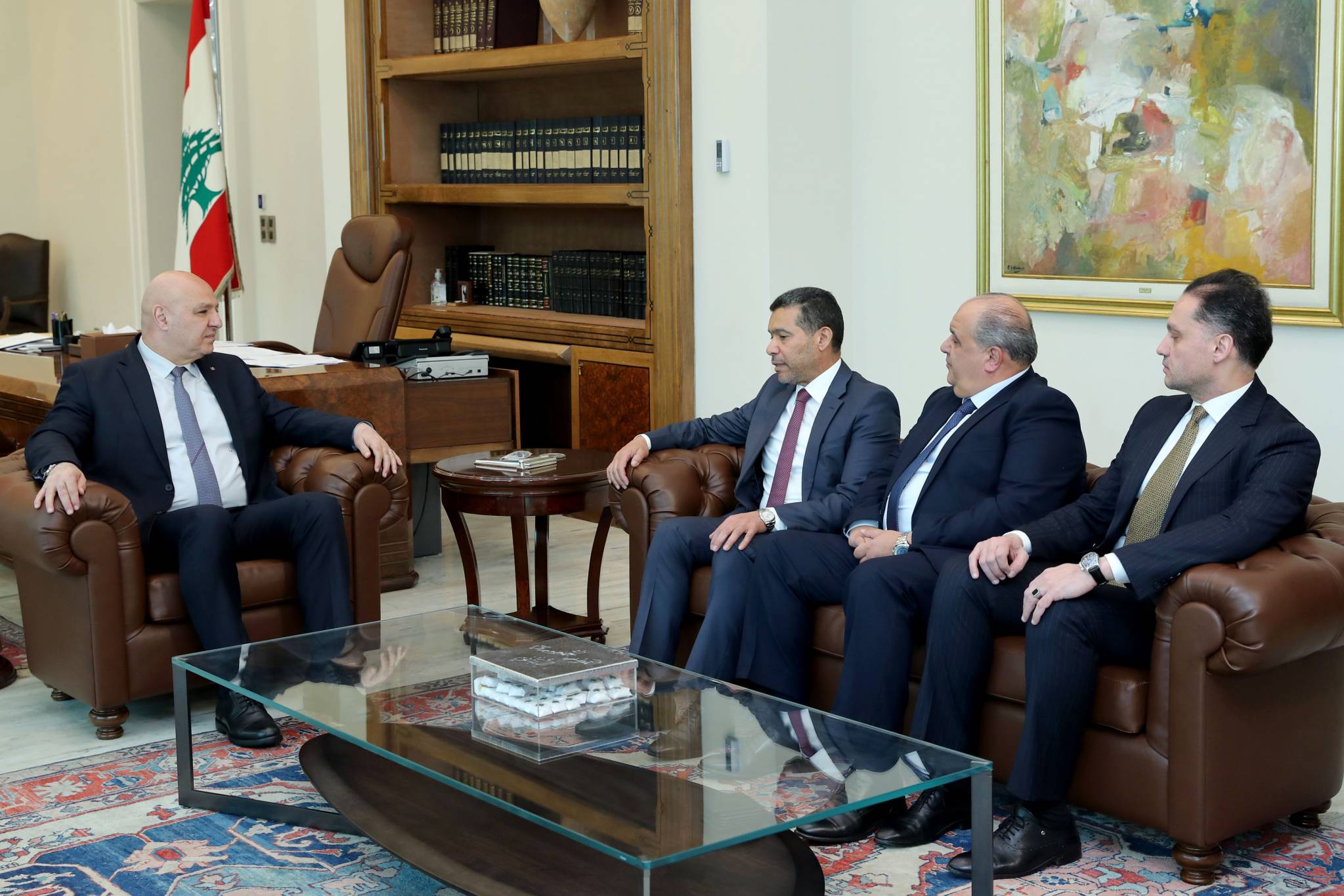 هنأ الفائزين في المرحلة الأولى من الانتخابات البلديّة... وتسلّم دراسة لقانون التغطية الصحيّة الإلزامي
عون: كرامة المواطن تتحقق بتأمين متطلّباته الأساسيّة وعلى رأسها الطبابة والتعليم
الأمين العام للمشروع الوطني العراقي: الدول لا تبنى إلّا على قرار سياسي وأمني واحد