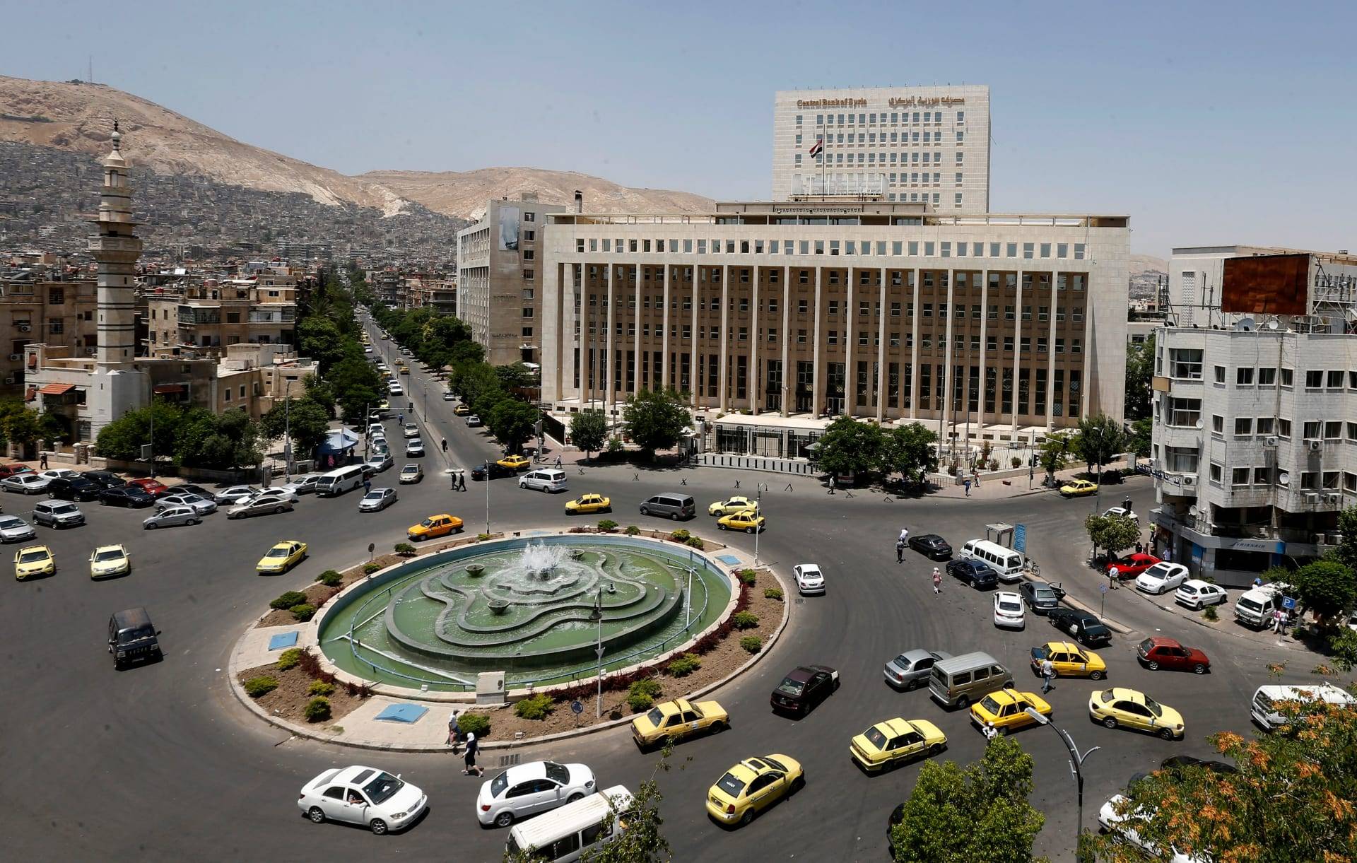 رويترز: أميركا تجيز تمويلا قطريا لرواتب موظفي حكومة سوريا مع استبعاد وزارتي الداخلية والدفاع