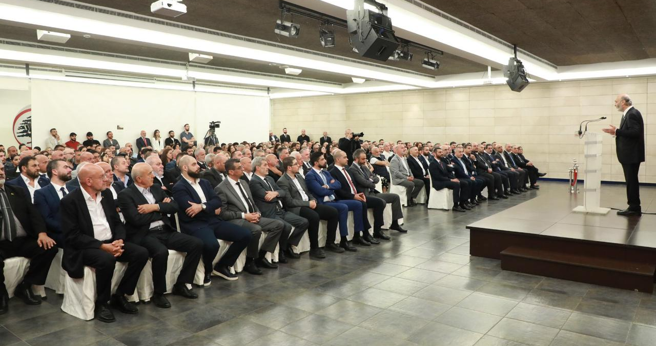 جعجع للمنتسبين الجدد: إلتزامكم "القوات"
قرار حرّ ومسؤوليّة كبرى في صناعة التغيير