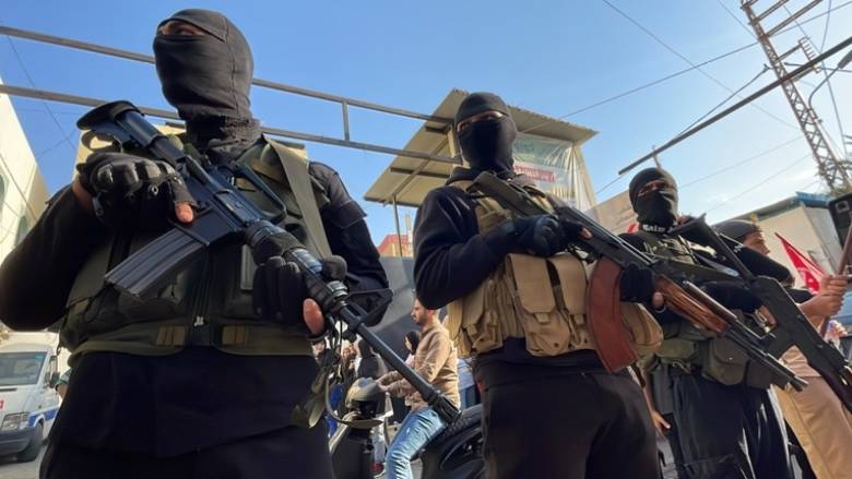 السلاح الفلسطيني في لبنان وسورية ينتظر محمود عباس
قيادات حماس والجهاد خارج دمشق... وصفحة جديدة مع فتح
أمن المخيّمات لمنظمة التحرير ... وماذا عن الإرهابيين؟