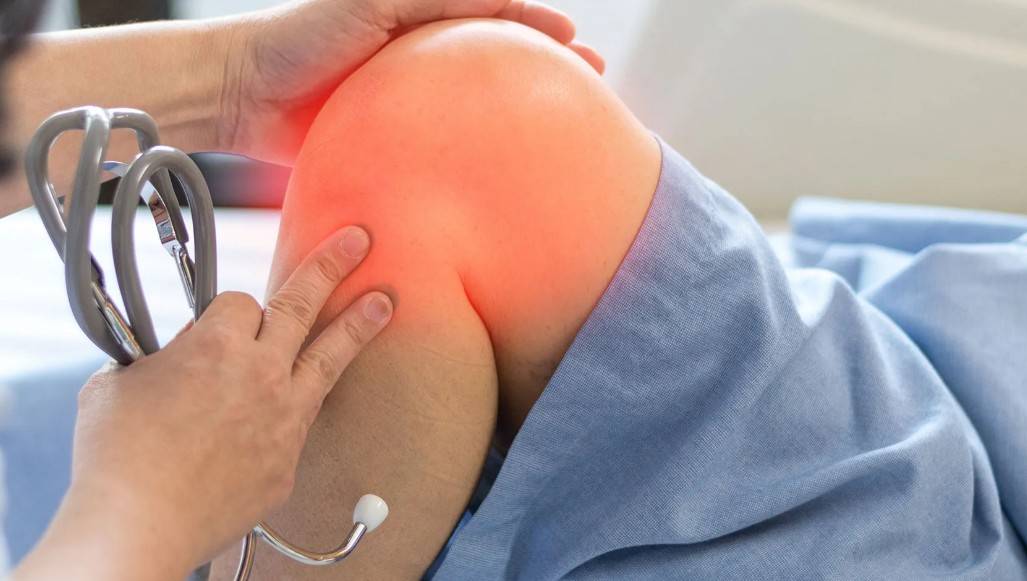 التهاب العظم والنقي يهاجم بصمت: أعراضه قد تخدعك!
