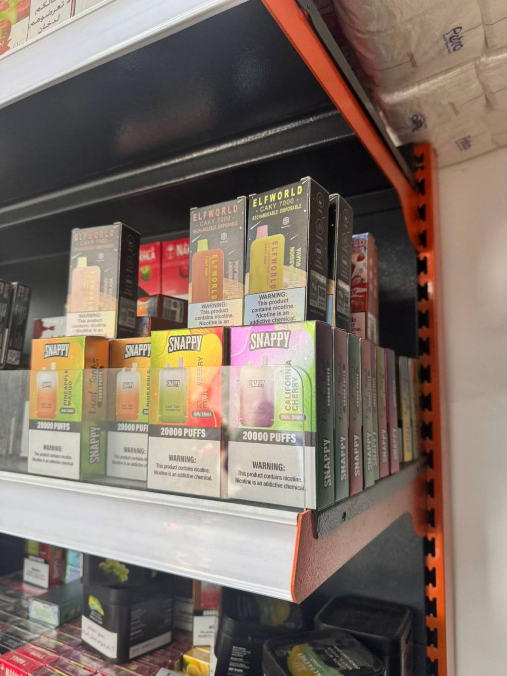 "الريجي" تصادر سجائر
إلكترونية مهرّبة ومعسّلاً مزوّراً