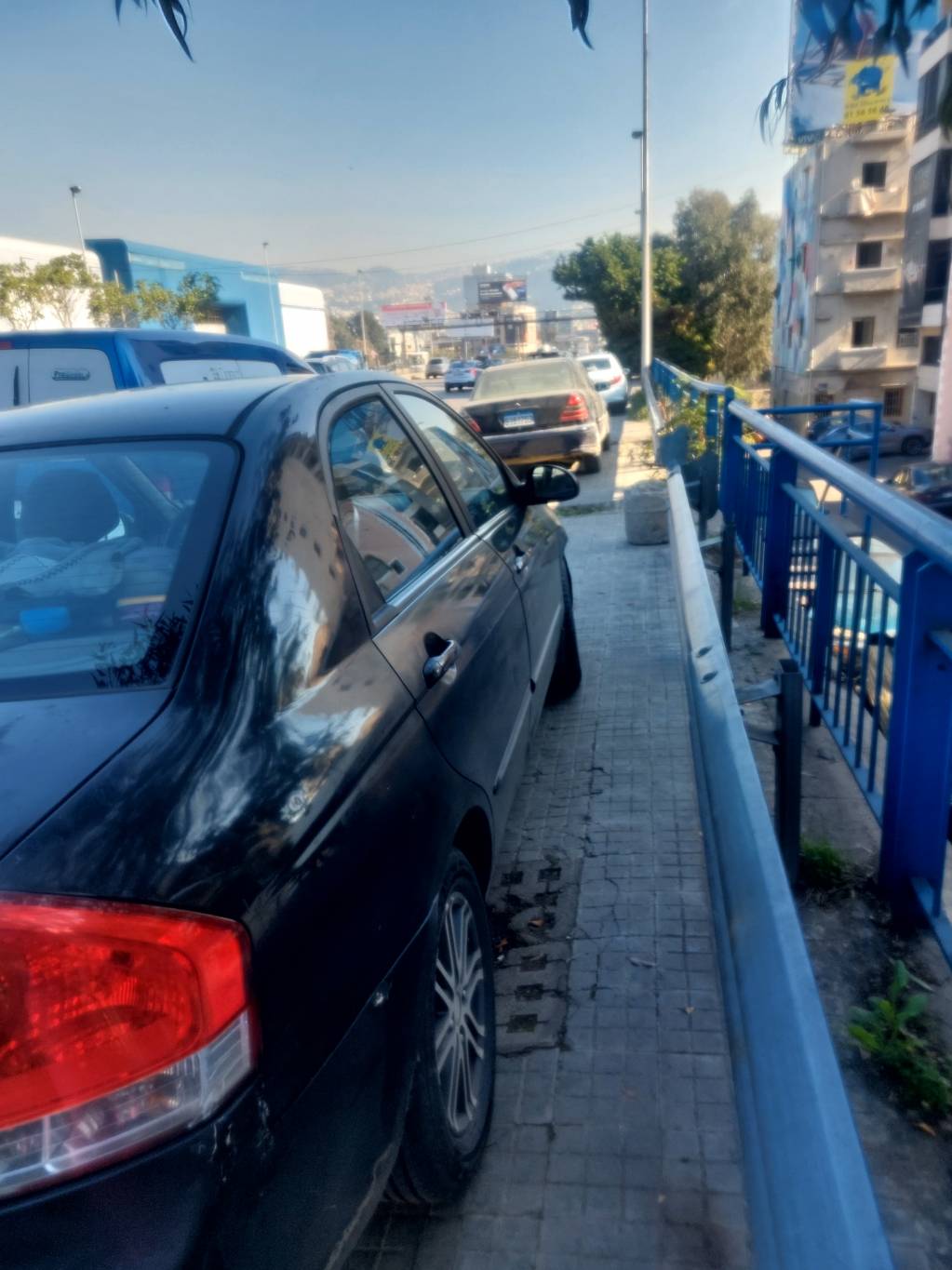 جمهوريّة الأرصفة المصادَرة: المشي في بيروت صار خطراً عاماً