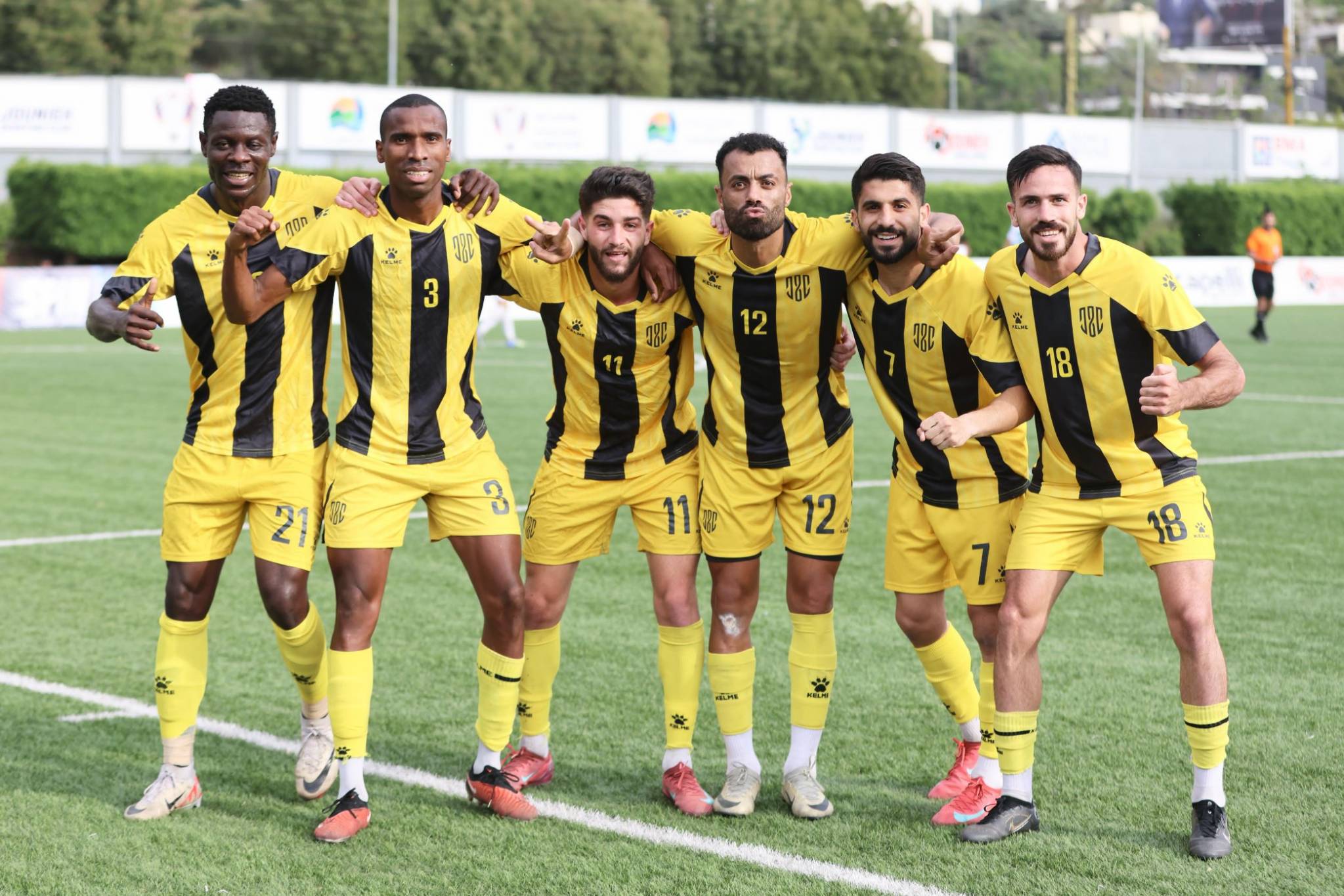 العهد يسقط الأنصار ويقلص الفارق