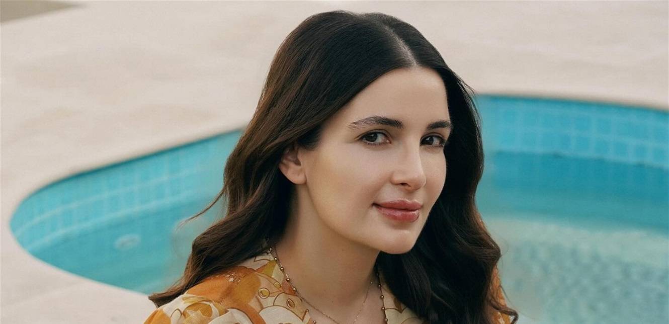 "حماتي السبب".. بعد تعرّضها للانتقاد بأن ملابسها لا تتناسب مع عمرها هكذا ردت أبنة أصالة