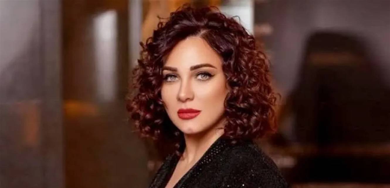 سلاف فواخرجي تُعلّق على أزمة بوسي شلبي وأبناء محمود عبد العزيز.. هذا ما قالته