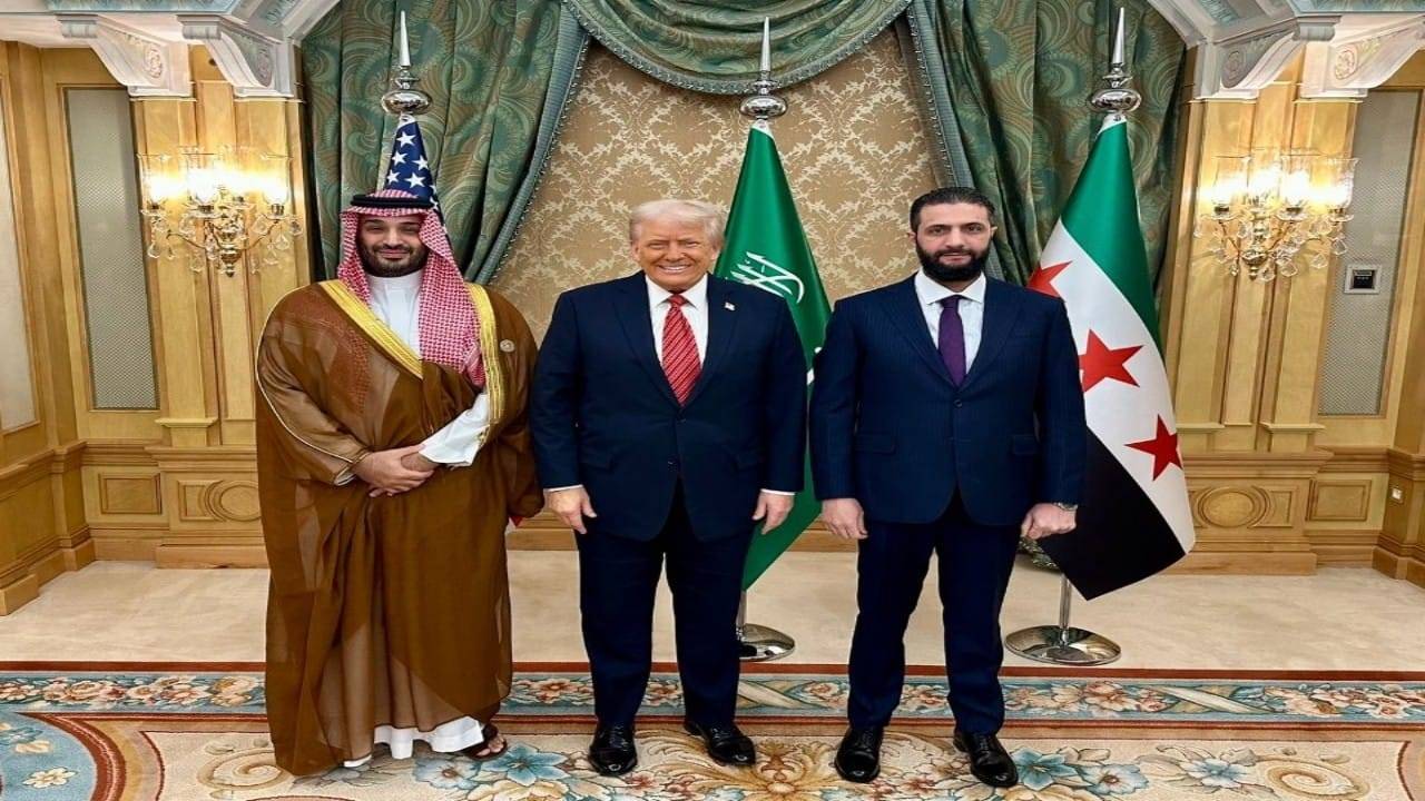 رفع العقوبات عن سورية: المخاطر والإيجابيّات لبنانيًا
ما هي الأثمان.. وهل من دور لدمشق في محاصرة حزب الله؟
ترقب لردّ فعل "اسرائيل" بعد انتهاء زيارة ترامب الى المنطقة