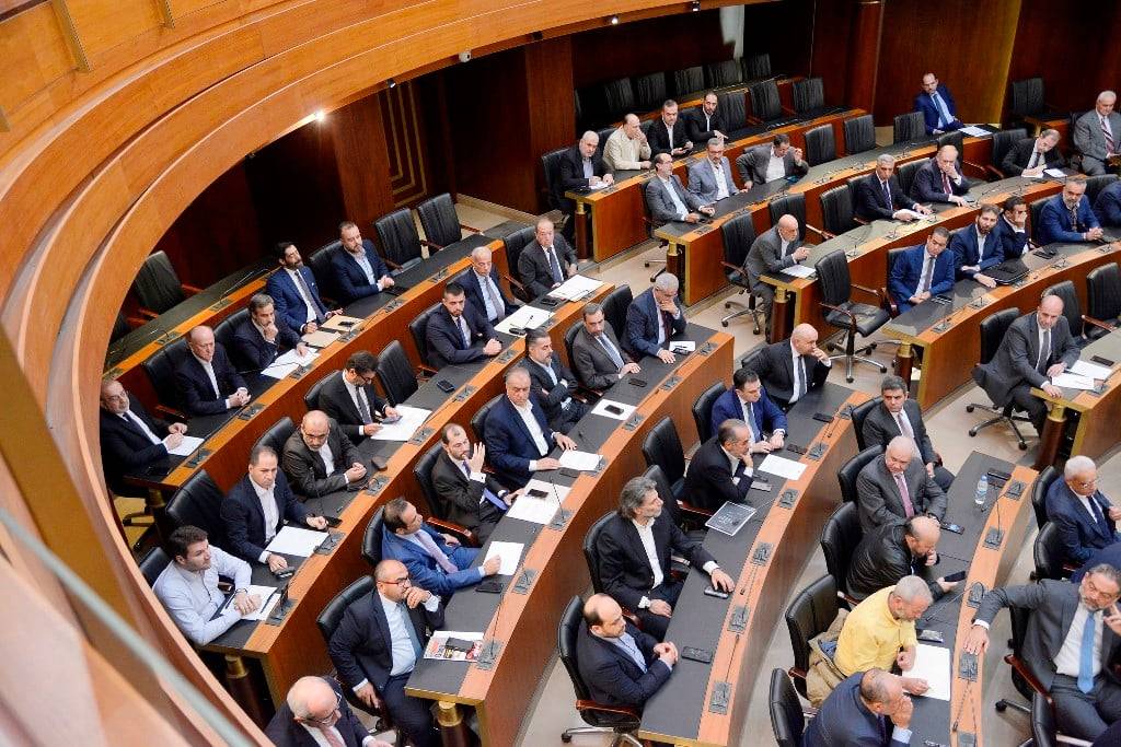 جلسة لمجلس النواب لدرس واقرار اقتراحات القوانين المعجلة المكررة
