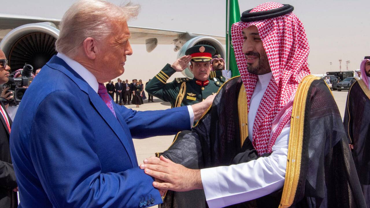 ترامب: قررت رفع العقوبات عن سوريا بعد مناقشة هذا الأمر مع ولي العهد السعودي