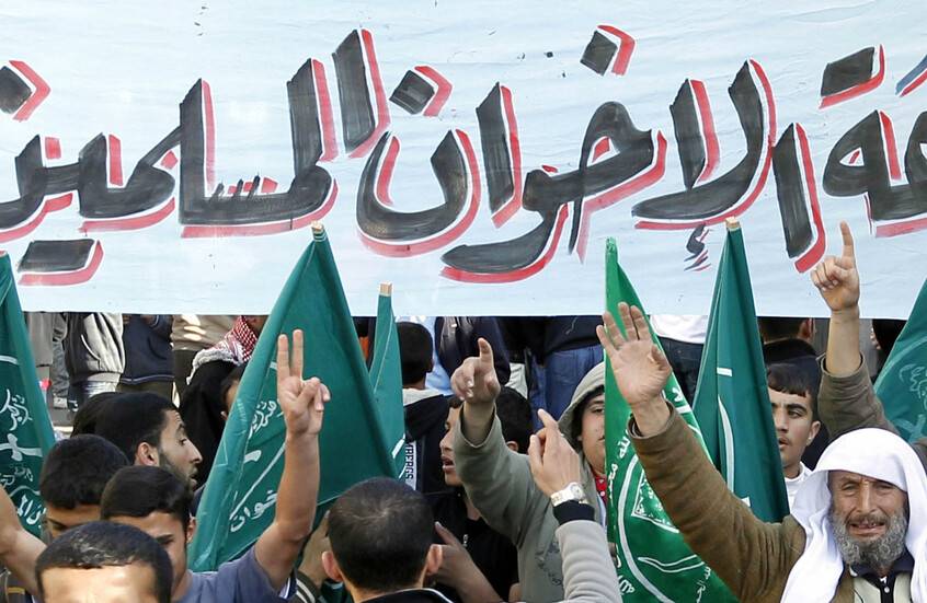 الإخوان المسلمون في مرمى ماكرون