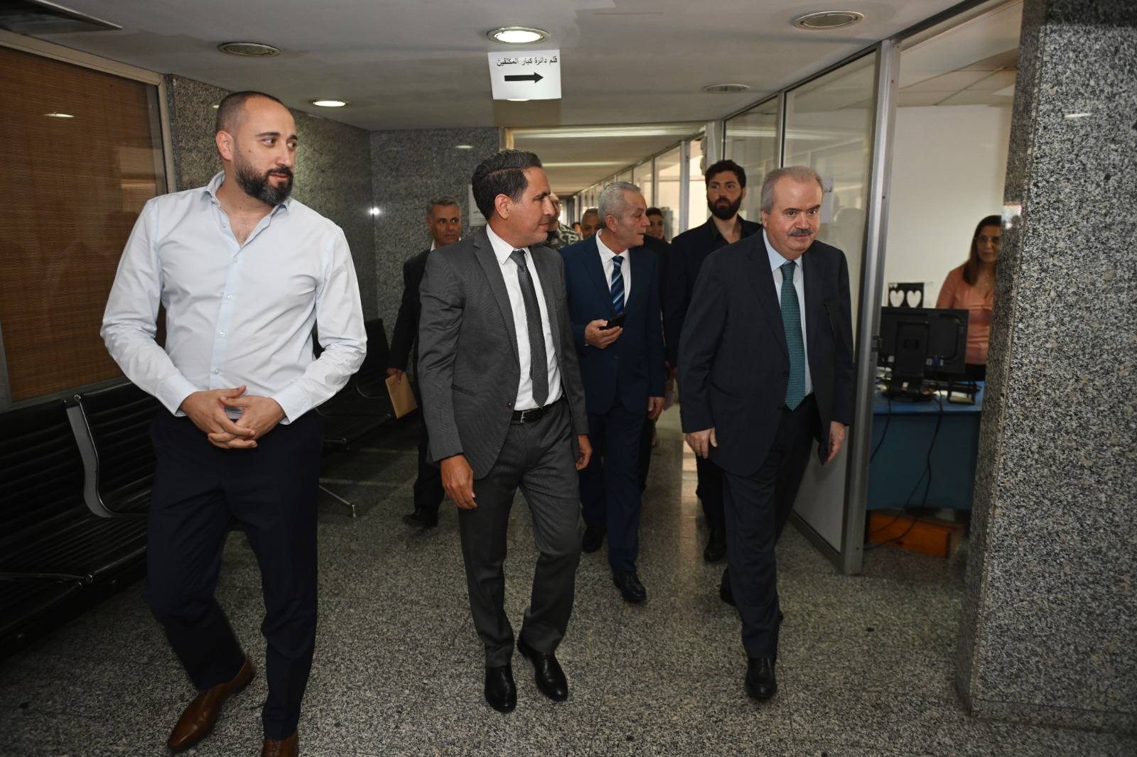 جابر يجول في أقسام مبنى الـ TVA