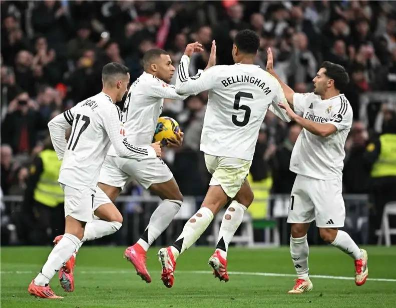 ريال مدريد يطارد 3 صفقات... ويبحث مصير ثنائي الهجوم
