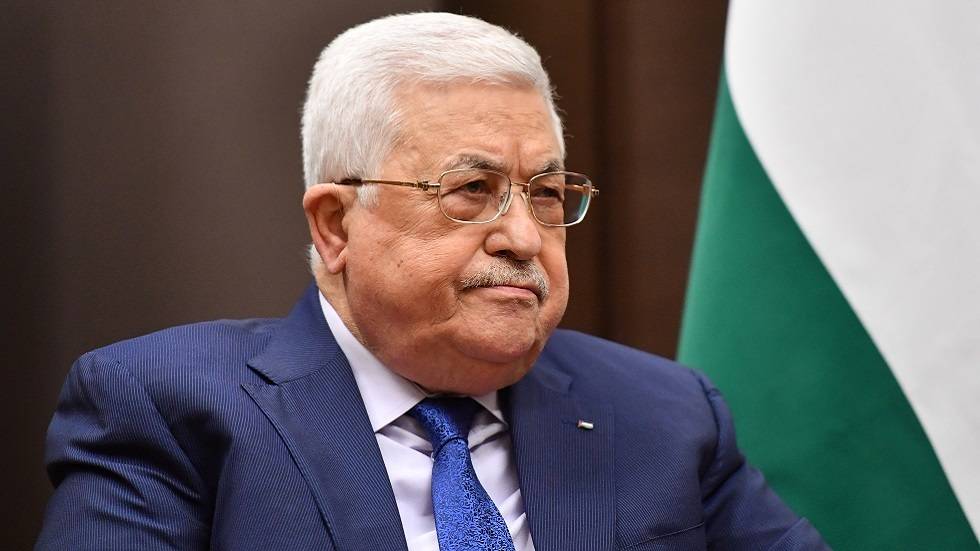 عباس في بيروت الأربعاء.. هل اتُخذ قرار سحب السلاح من داخل المخيمات؟