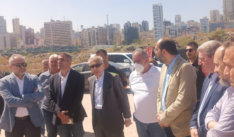 بساط يجول ووزيرة البيئة في مرفأ بيروت لمعاينة الإهراءات