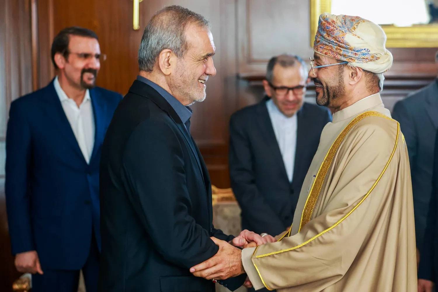بزشكيان في عمان لبحث التعاون الثنائي وتطورات غزة والملف النووي