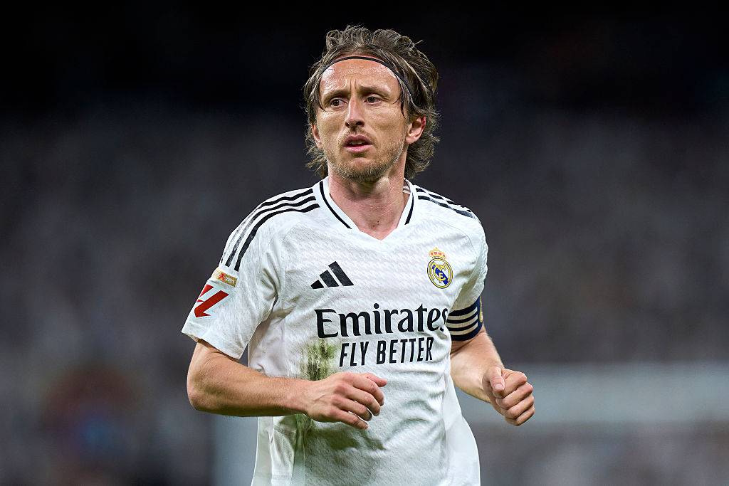 بين ميسي ورونالدو... مستقبل غامض ينتظر لوكا مودريتش