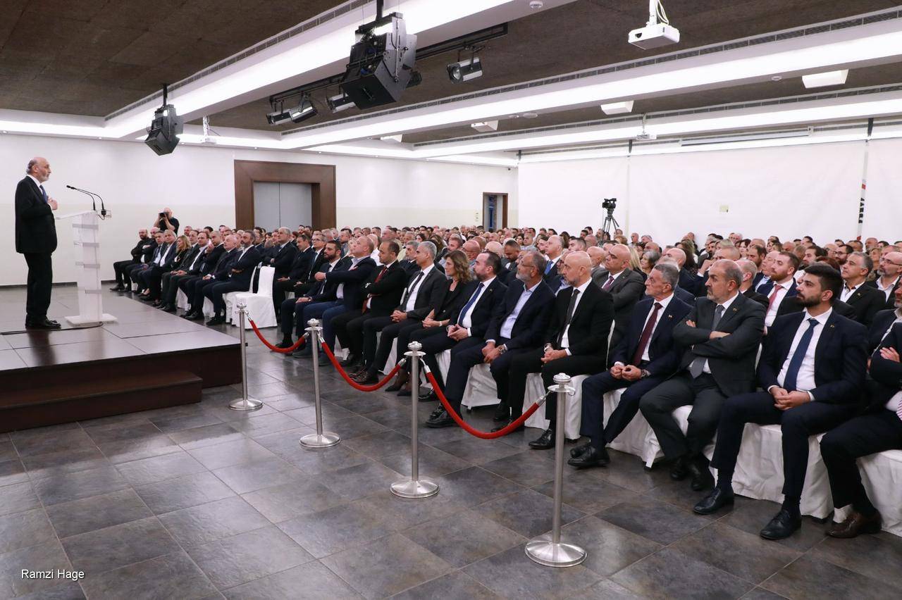 جعجع: من المهمّ نشر الثقافة الحزبيّة
لنتمكّن من إحداث التغيير المطلوب