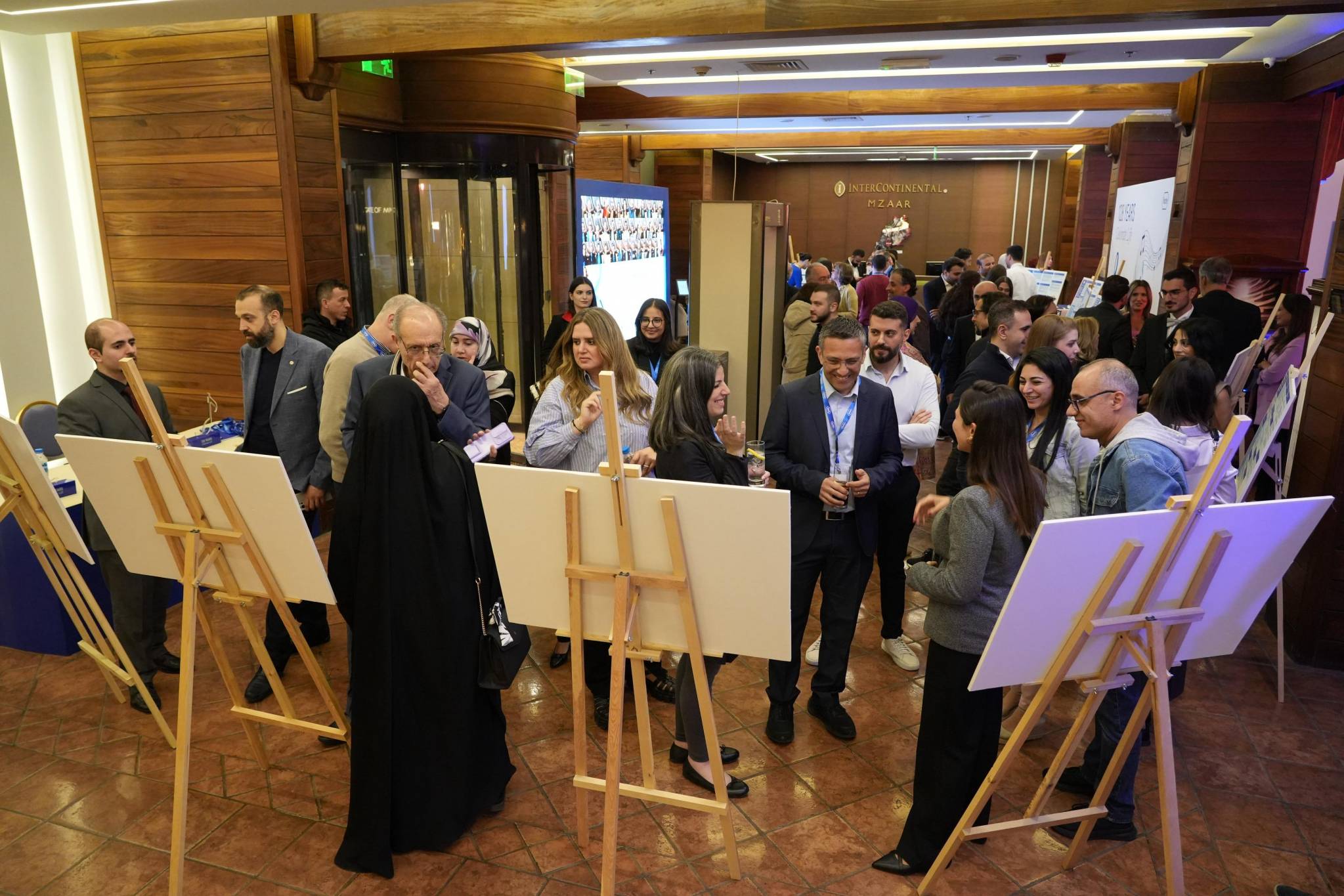 روش تحتفي بالفائزين بجائزة البيانات والأدلة الواقعية في لبنان