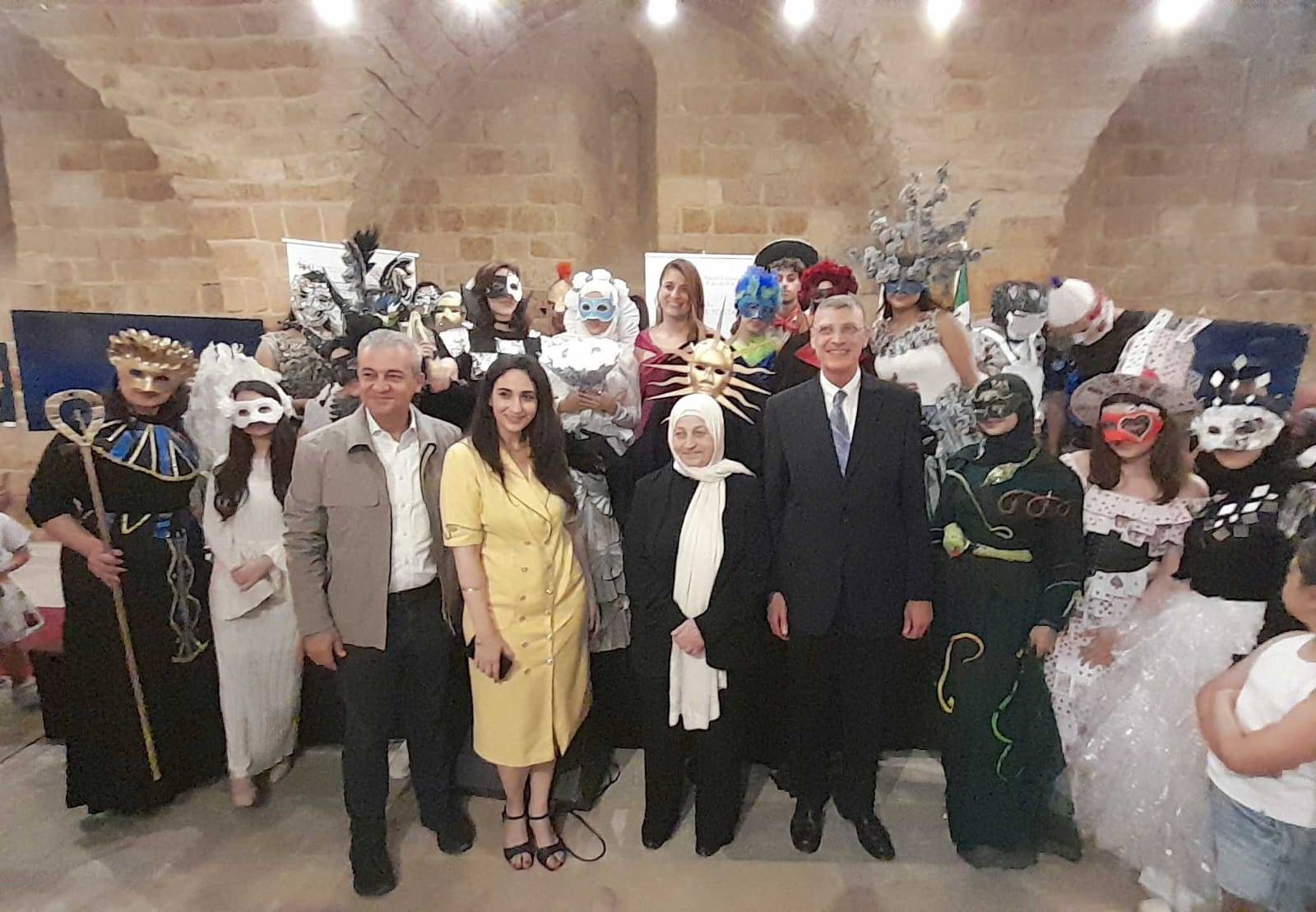 خان الإفرنج ينبض بالفن.. جامعة رفيق الحريري تُطلق صوت الإبداع بصمتٍ صارخ