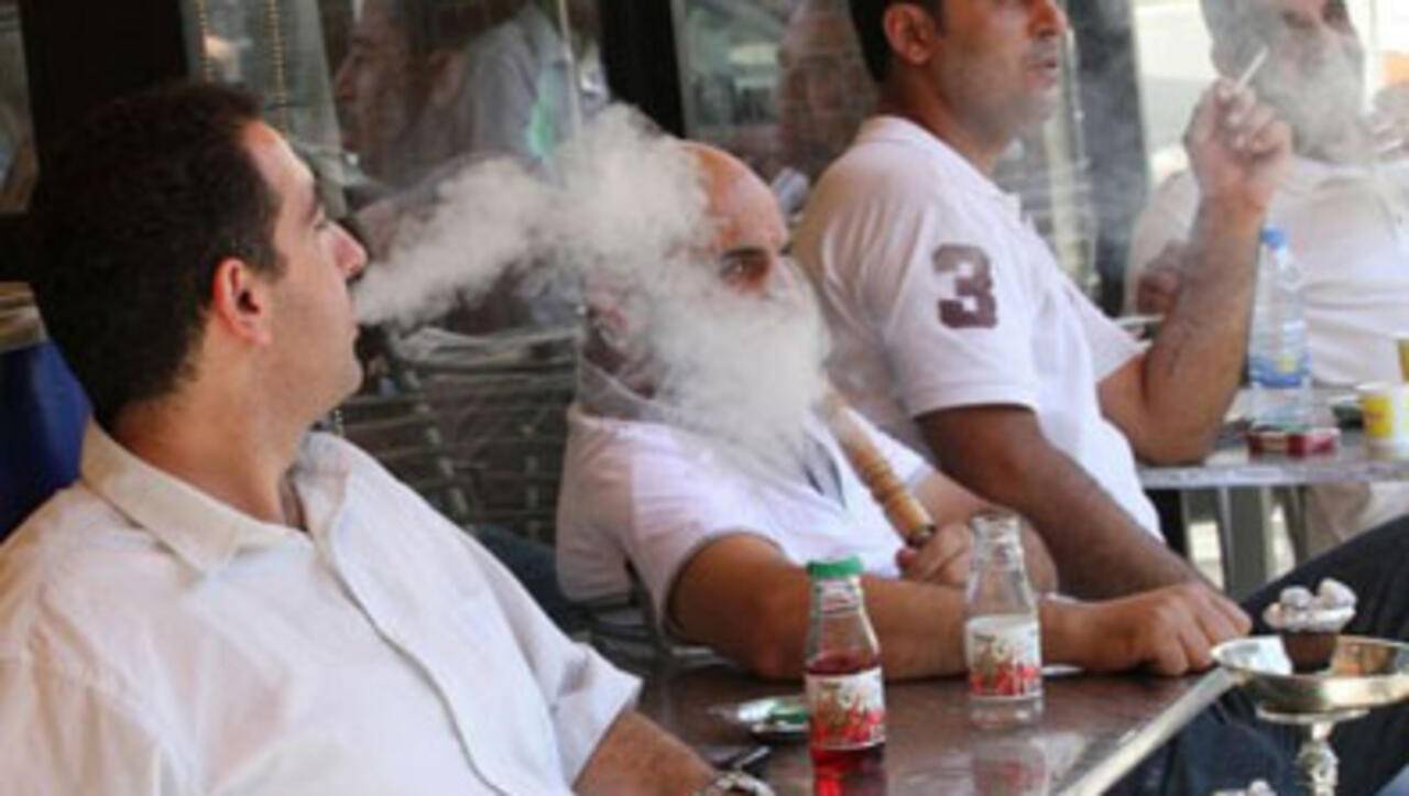 لبنان على شفا كارثة صحيّة: 80% من اللبنانيين مدخنون و "التنفيخ" يقتل بصمت أجيال المستقبل!
البروفيسور جورج غانم لـ "الديار": البيانات مُخيفة.. والشباب في دائرة الخطر!