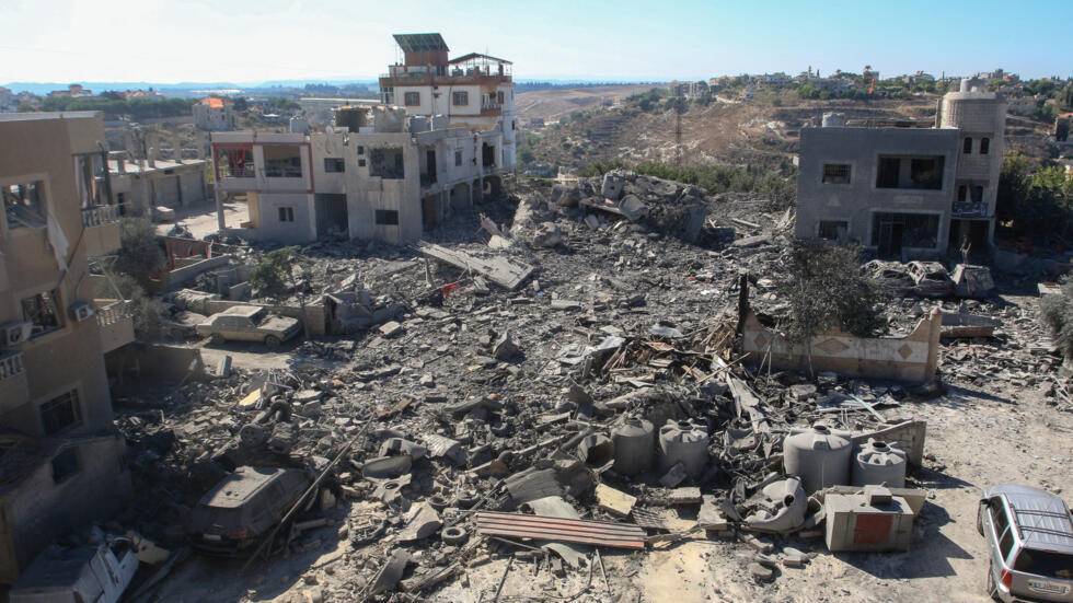 ملف النزوح لا يزال ضاغطًا على الجنوبيين... والدولة تتفرّج
20 الفاً يتوزعون بين بنت جبيل وصور والنبطيّة وبيروت
عودة ثلث سكان حولا وميس الجبل... وحزب الله المموّل الوحيد!