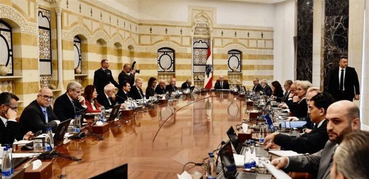 "القوات" ترفع اللهجة بوجه سلام وعون... فهل تنسحب من الحكومة؟
مصدر "قواتي" لـ"الديار": إذا لم يسمعونا سنستمرّ بالإعتراض أكثر فأكثر