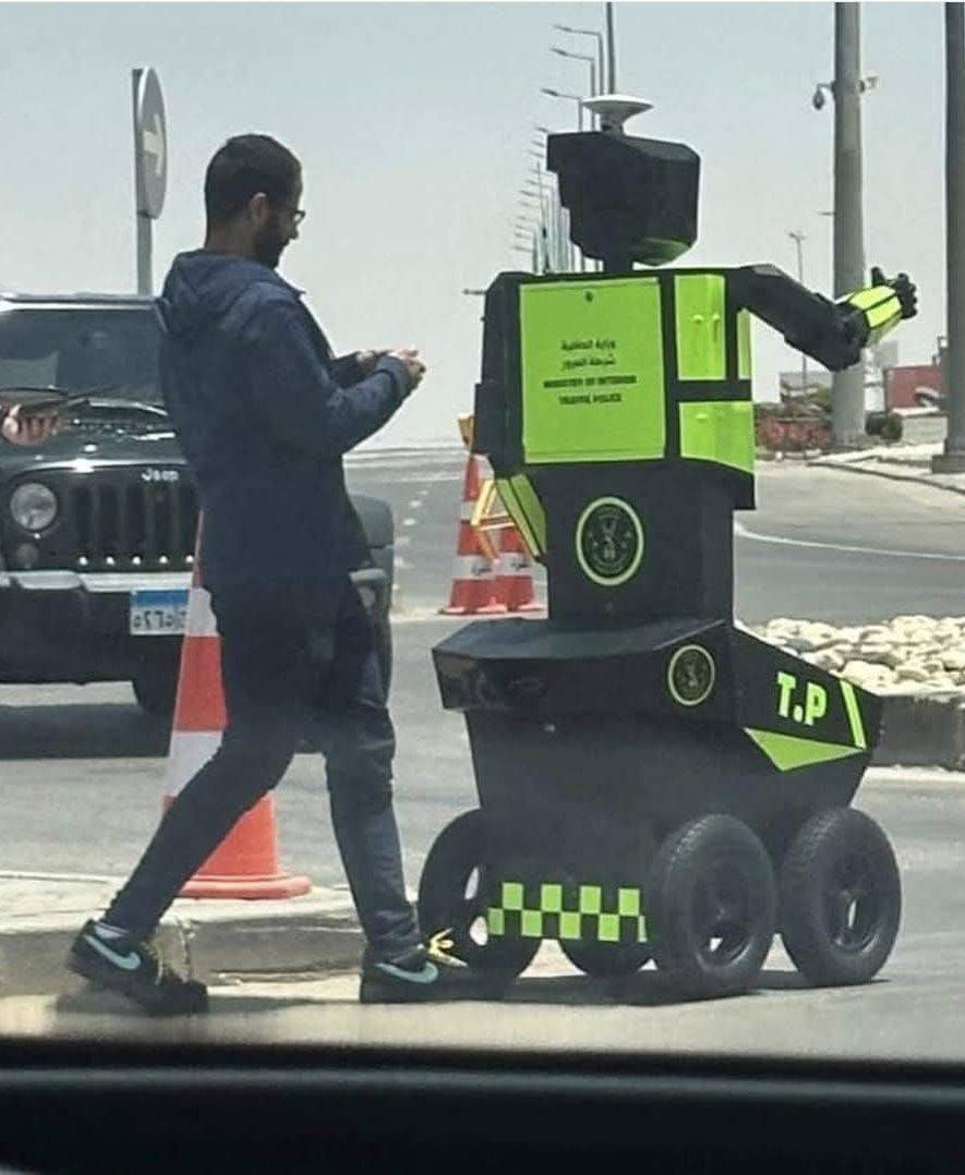 "روبوت المرور" .. تجربة جديدة تنطلق في مصر