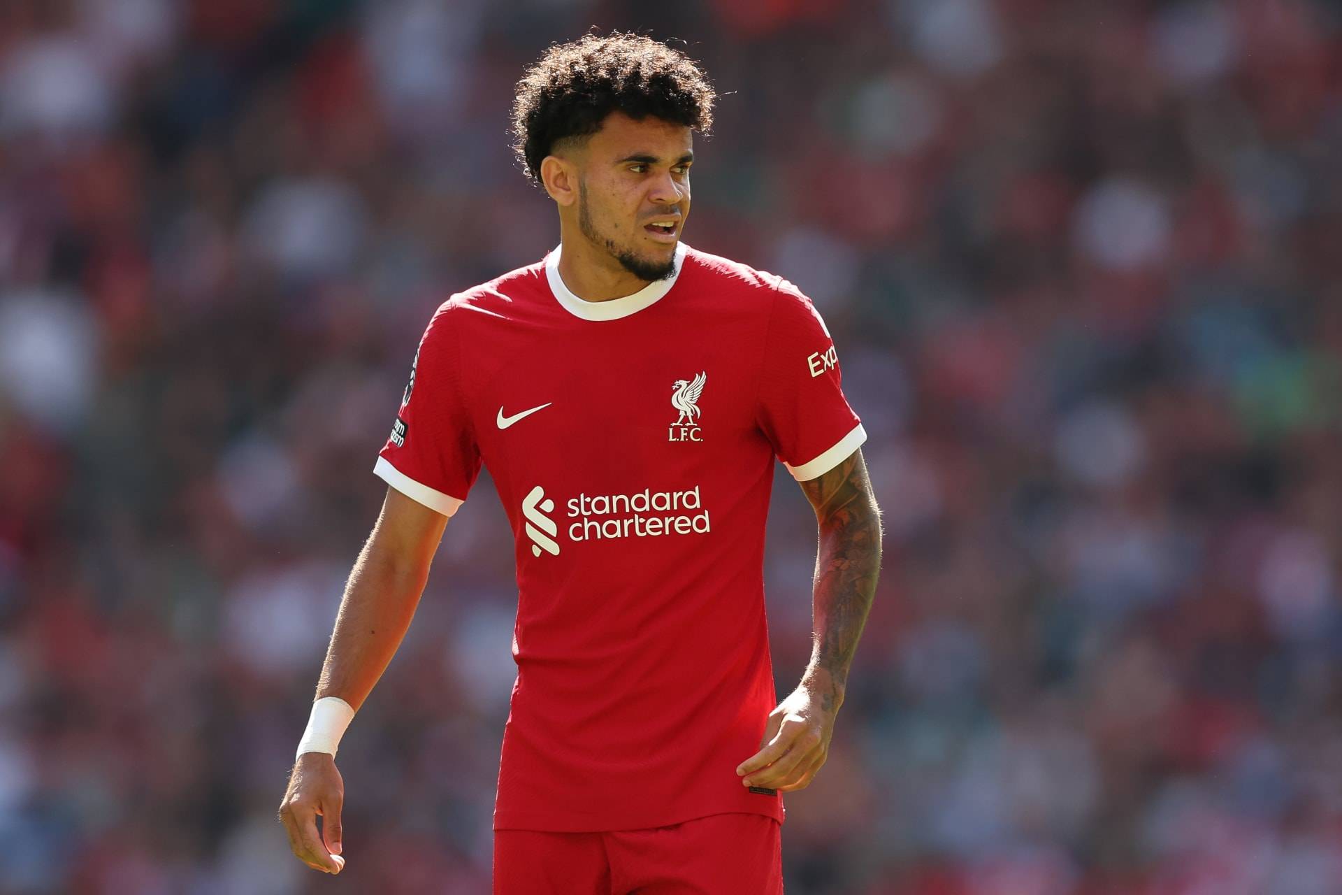 إشارة للبقاء... زوجة دياز
تتغزل في جماهير ليفربول