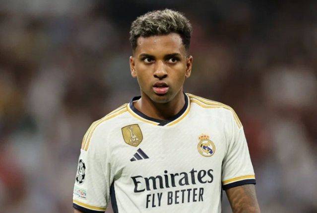 القرار لتشابي... رودريغو يتمسك بريال مدريد