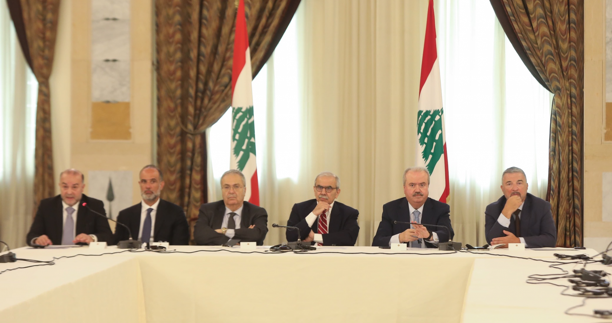ترأس طاولة مُستديرة عن مشروع الدعم الطارىء للبنان
سلام: نسعى لشراكة ضمن إطار تملكه الدولة
يُعزز المؤسسات الوطنيّة ويُعيد الثقة مع المواطن