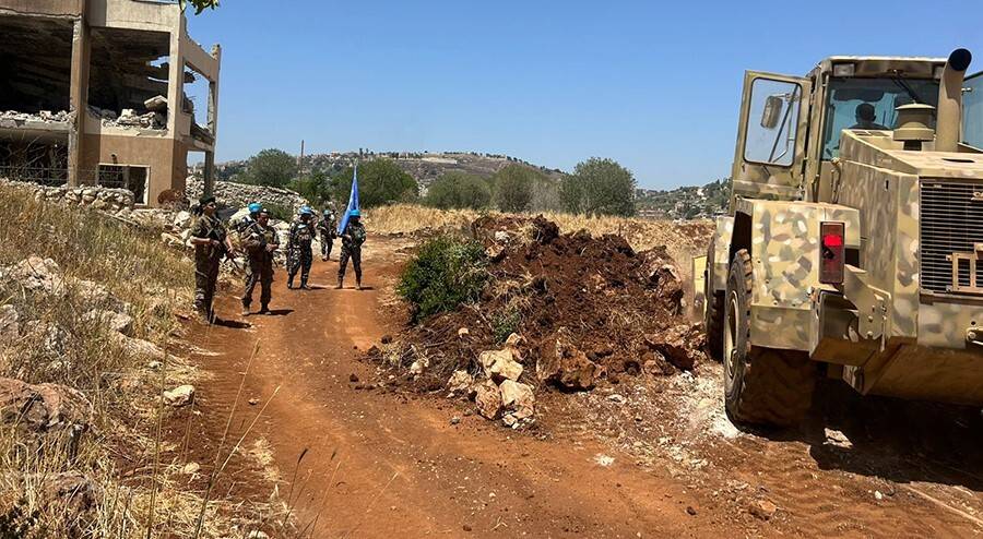 الجيش: أزلنا سواتر ترابية وأعدنا فتح طرقات أغلقها العدو في خراج ميس الجبل