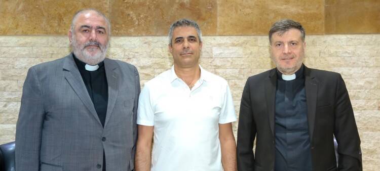 العميد فرح بحث مع الأب نصر في سبل
التعاون بين الدفاع المدني والمدارس الخاصة